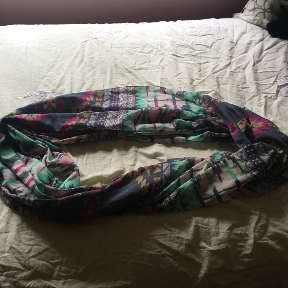 Tribal Infinity scarf - Picture 2 of 3